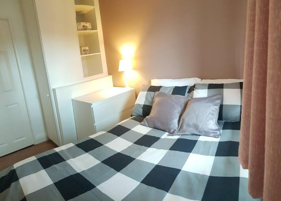 3 Bedroom 3 Bathroom House, Dublin Lucan Exteriér fotografie