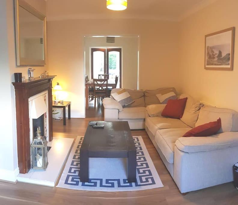 3 Bedroom 3 Bathroom House, Dublin Lucan Exteriér fotografie