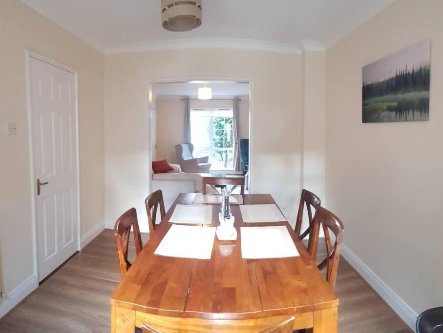 3 Bedroom 3 Bathroom House, Dublin Lucan Exteriér fotografie