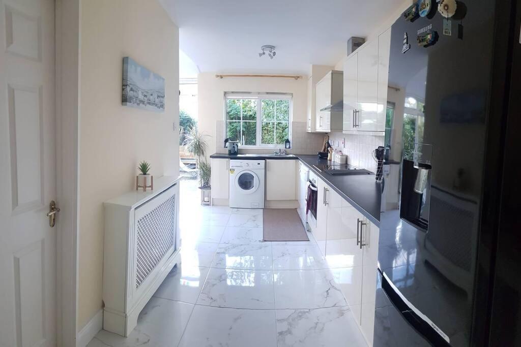 3 Bedroom 3 Bathroom House, Dublin Lucan Exteriér fotografie
